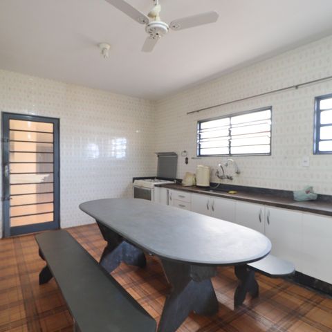 Casa para alugar com 241m², 6 quartos e 4 vagasCozinha