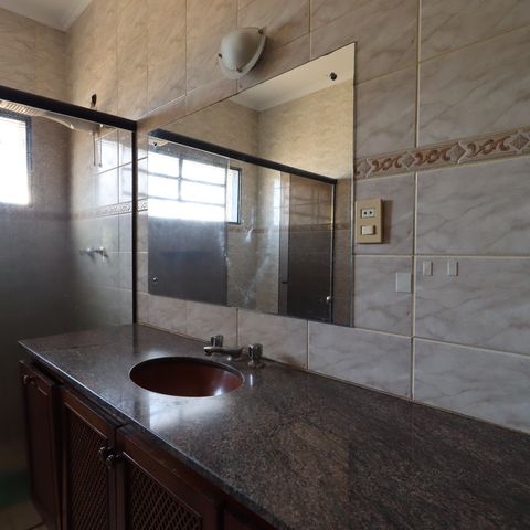 Casa para alugar com 241m², 6 quartos e 4 vagasBanheiro