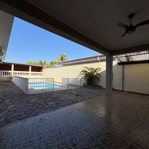 Casa para alugar com 241m², 6 quartos e 4 vagasPiscina