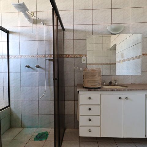 Casa para alugar com 241m², 6 quartos e 4 vagasBanheiro da Suíte