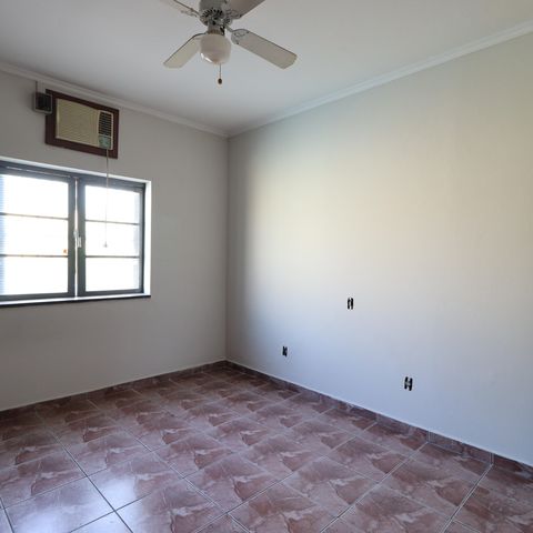 Casa para alugar com 241m², 6 quartos e 4 vagasBanheiro