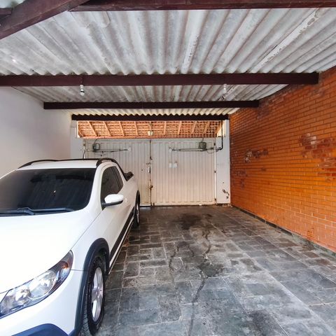 Casa para alugar com 250m², 2 quartos e 4 vagas Casa para alugar com 250m², 2 quartos e 4 vagasQuintal - Garagem