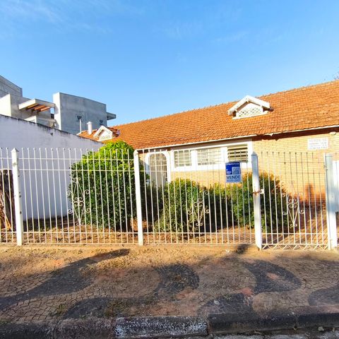 Casa para alugar com 250m², 2 quartos e 4 vagas Casa para alugar com 250m², 2 quartos e 4 vagasFachada