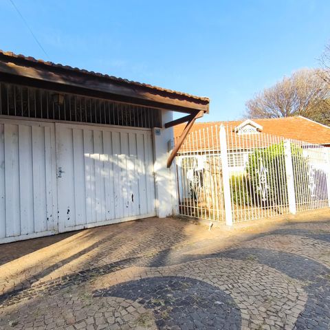 Casa para alugar com 250m², 2 quartos e 4 vagas Casa para alugar com 250m², 2 quartos e 4 vagasFachada