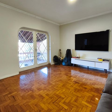 Casa para alugar com 250m², 2 quartos e 4 vagas Casa para alugar com 250m², 2 quartos e 4 vagasSala de Estar
