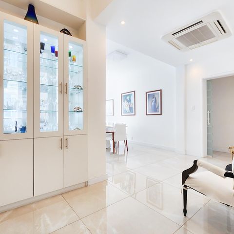 Apartamento à venda com 184m², 3 quartos e 1 vaga Apartamento à venda com 184m², 3 quartos e 1 vagaSala