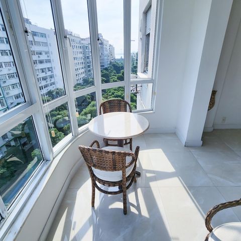 Apartamento à venda com 184m², 3 quartos e 1 vaga Apartamento à venda com 184m², 3 quartos e 1 vagaSala