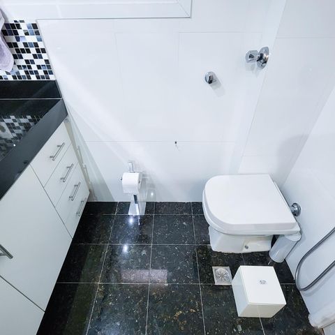 Apartamento à venda com 184m², 3 quartos e 1 vaga Apartamento à venda com 184m², 3 quartos e 1 vagaBanheiro 2
