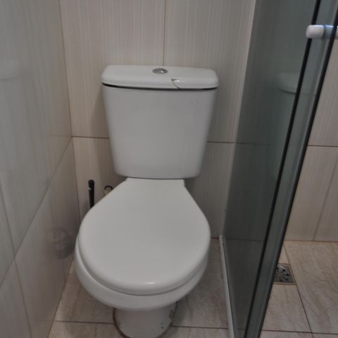 Casa à venda com 200m², 7 quartos e 7 vagasCasa 3 - Banheiro 2