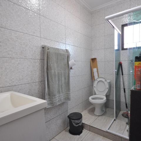 Casa à venda com 200m², 7 quartos e 7 vagasCasa 3 - Banheiro 1