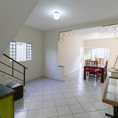 Casa à venda com 210m², 3 quartos e 3 vagas Casa à venda com 210m², 3 quartos e 3 vagasSala 1