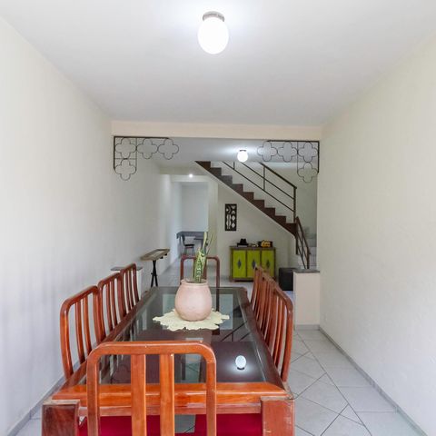 Casa à venda com 210m², 3 quartos e 3 vagas Casa à venda com 210m², 3 quartos e 3 vagasSala 1