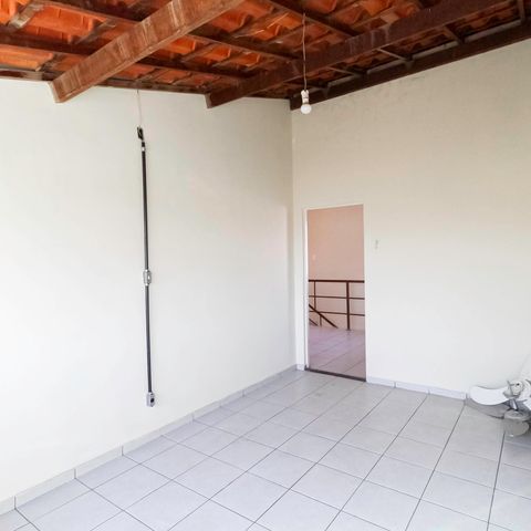 Casa à venda com 210m², 3 quartos e 3 vagas Casa à venda com 210m², 3 quartos e 3 vagasVaranda da sala 2