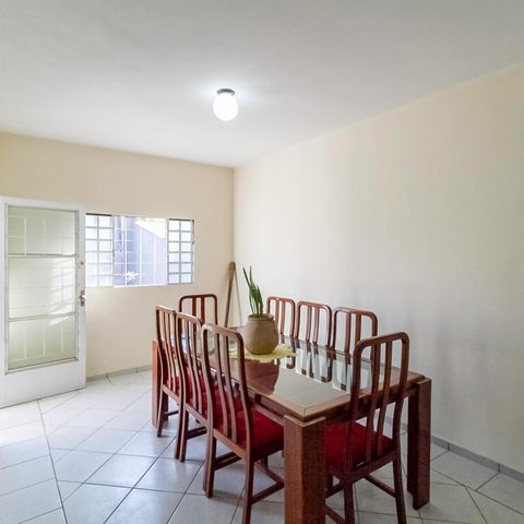 Casa à venda com 210m², 3 quartos e 3 vagas Casa à venda com 210m², 3 quartos e 3 vagasSala 1