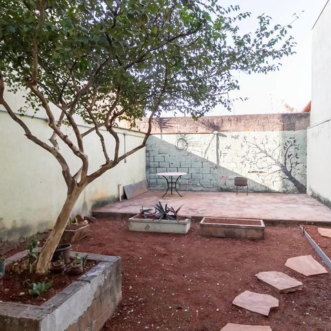 Casa à venda com 210m², 3 quartos e 3 vagas Casa à venda com 210m², 3 quartos e 3 vagasQuintal