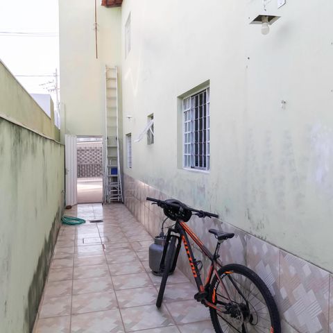 Casa à venda com 210m², 3 quartos e 3 vagas Casa à venda com 210m², 3 quartos e 3 vagasCorredor