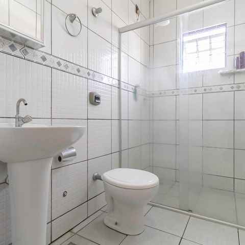 Casa à venda com 210m², 3 quartos e 3 vagas Casa à venda com 210m², 3 quartos e 3 vagasBanheiro social 1