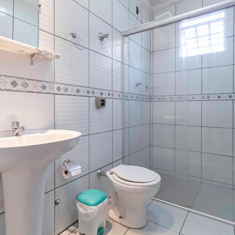 Casa à venda com 210m², 3 quartos e 3 vagas Casa à venda com 210m², 3 quartos e 3 vagasBanheiro social 2