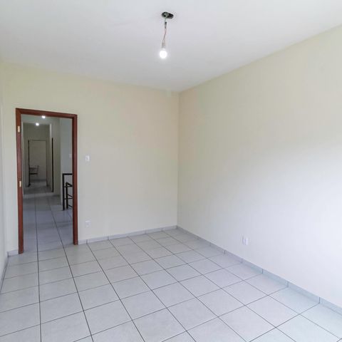 Casa à venda com 210m², 3 quartos e 3 vagas Casa à venda com 210m², 3 quartos e 3 vagasQuarto 1