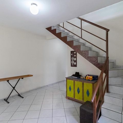 Casa à venda com 210m², 3 quartos e 3 vagas Casa à venda com 210m², 3 quartos e 3 vagasSala 1