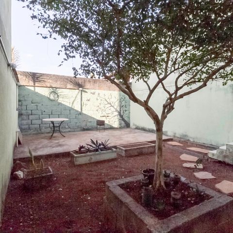 Casa à venda com 210m², 3 quartos e 3 vagas Casa à venda com 210m², 3 quartos e 3 vagasQuintal