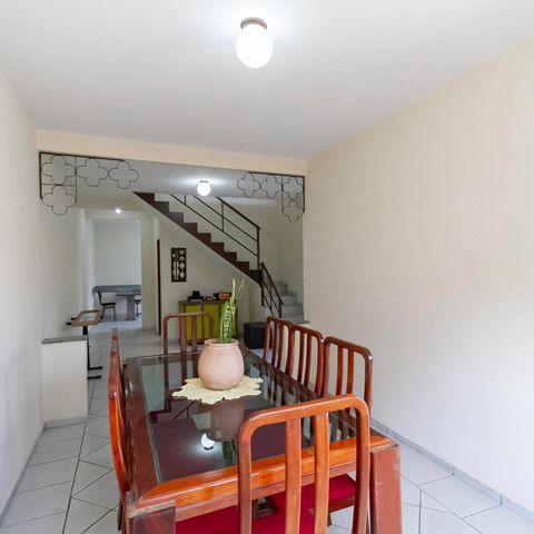 Casa à venda com 210m², 3 quartos e 3 vagas Casa à venda com 210m², 3 quartos e 3 vagasSala 1