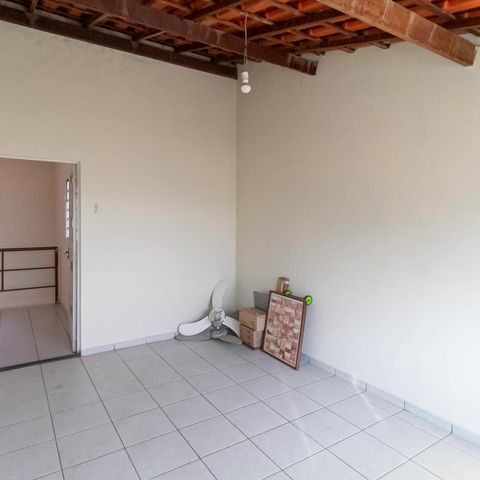 Casa à venda com 210m², 3 quartos e 3 vagas Casa à venda com 210m², 3 quartos e 3 vagasVaranda da sala 2