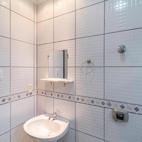 Casa à venda com 210m², 3 quartos e 3 vagas Casa à venda com 210m², 3 quartos e 3 vagasBanheiro social 2