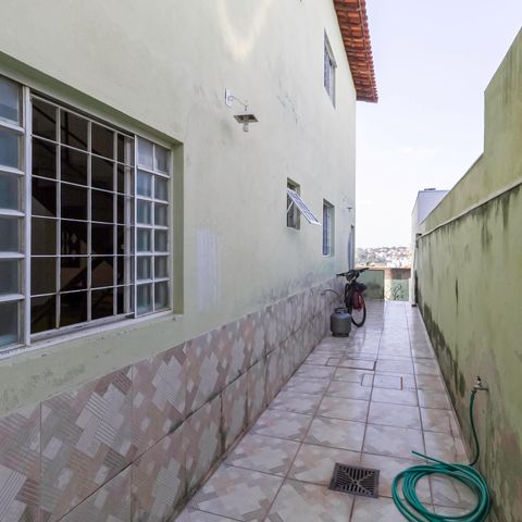 Casa à venda com 210m², 3 quartos e 3 vagas Casa à venda com 210m², 3 quartos e 3 vagasCorredor