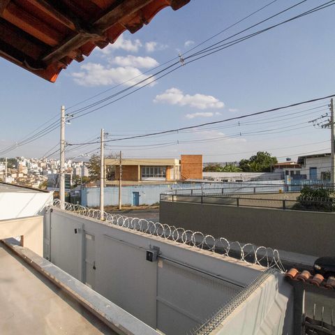 Casa à venda com 210m², 3 quartos e 3 vagas Casa à venda com 210m², 3 quartos e 3 vagasVista da varanda da sala 2