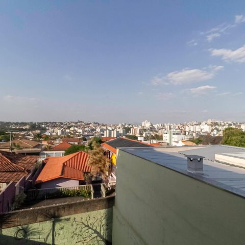 Casa à venda com 210m², 3 quartos e 3 vagas Casa à venda com 210m², 3 quartos e 3 vagasQuarto 3 - Vista