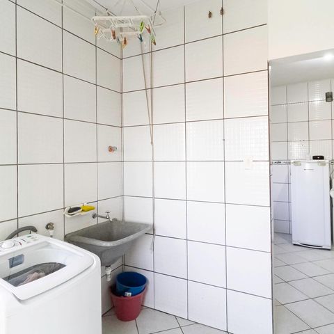 Casa à venda com 210m², 3 quartos e 3 vagas Casa à venda com 210m², 3 quartos e 3 vagasÁrea de serviço