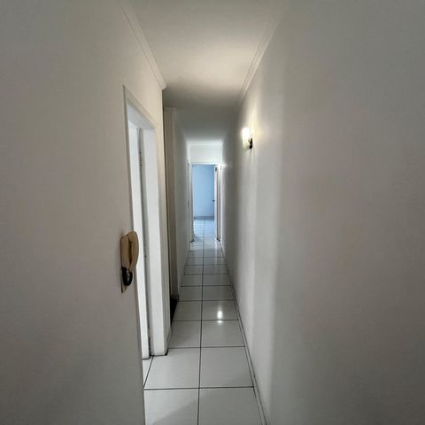 Casa à venda com 105m², 3 quartos e 2 vagasCorredor