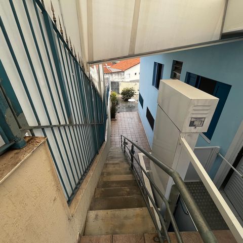 Casa à venda com 105m², 3 quartos e 2 vagasEscada