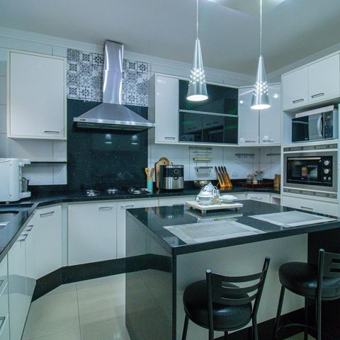 Casa à venda com 198m², 4 quartos e 2 vagas