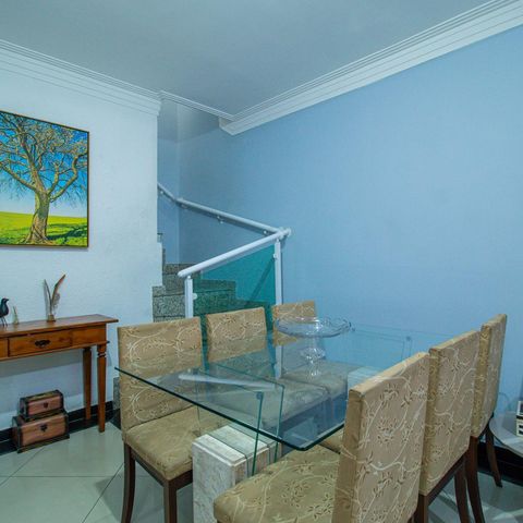 Casa à venda com 198m², 4 quartos e 2 vagas