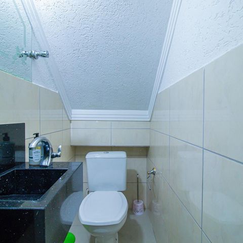 Casa à venda com 198m², 4 quartos e 2 vagas