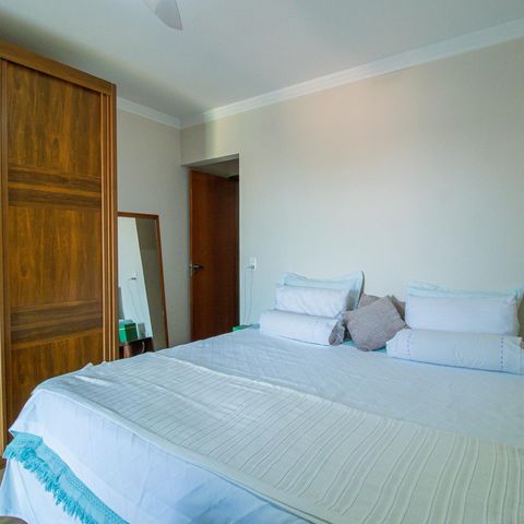 Casa à venda com 198m², 4 quartos e 2 vagas