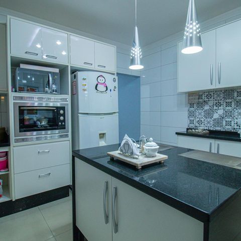 Casa à venda com 198m², 4 quartos e 2 vagas