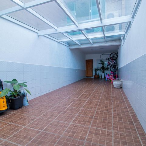 Casa à venda com 198m², 4 quartos e 2 vagas