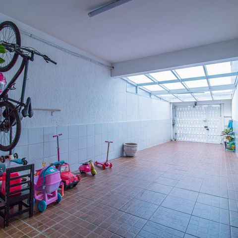 Casa à venda com 198m², 4 quartos e 2 vagas