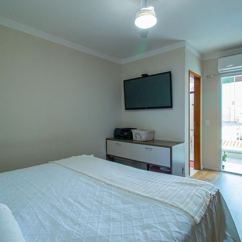 Casa à venda com 198m², 4 quartos e 2 vagas