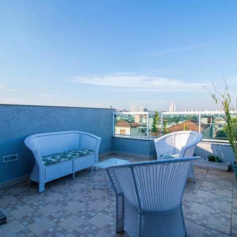 Casa à venda com 198m², 4 quartos e 2 vagas