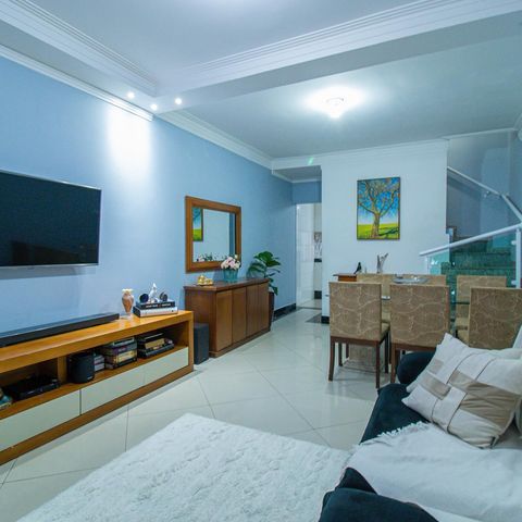 Casa à venda com 198m², 4 quartos e 2 vagas