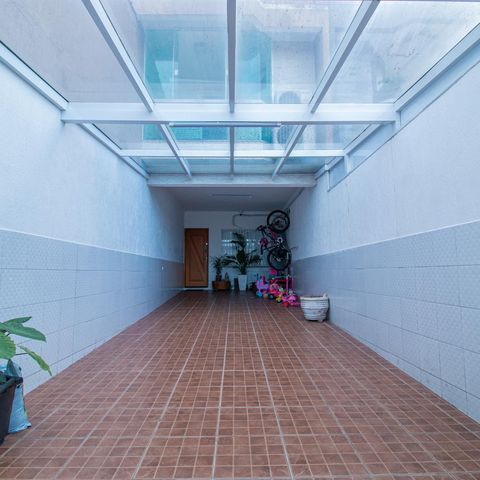 Casa à venda com 198m², 4 quartos e 2 vagas