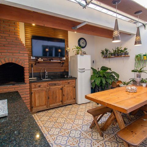 Casa à venda com 198m², 4 quartos e 2 vagas