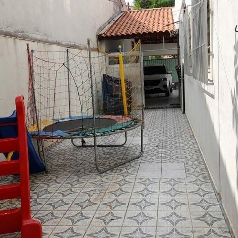 Casa à venda com 180m², 3 quartos e 4 vagas