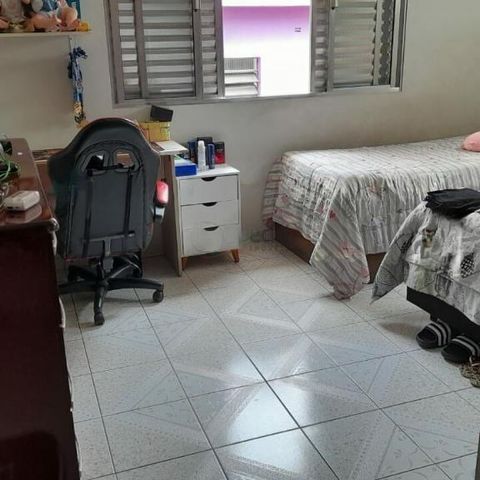 Casa à venda com 180m², 3 quartos e 4 vagas