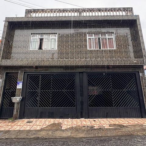 Casa à venda com 124m², 4 quartos e 3 vagasFachada