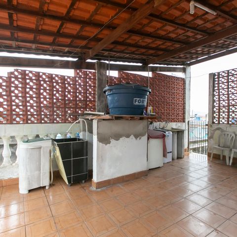 Casa à venda com 124m², 4 quartos e 3 vagasÁrea de Serviço 2